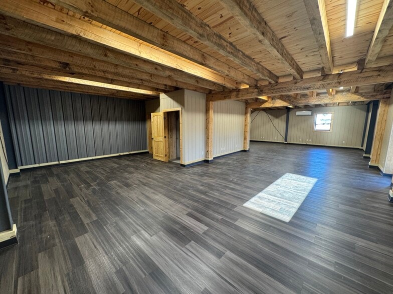 More Photos Of 161 Don Westbrook Ave S, Jasper Manufacturing For Sale