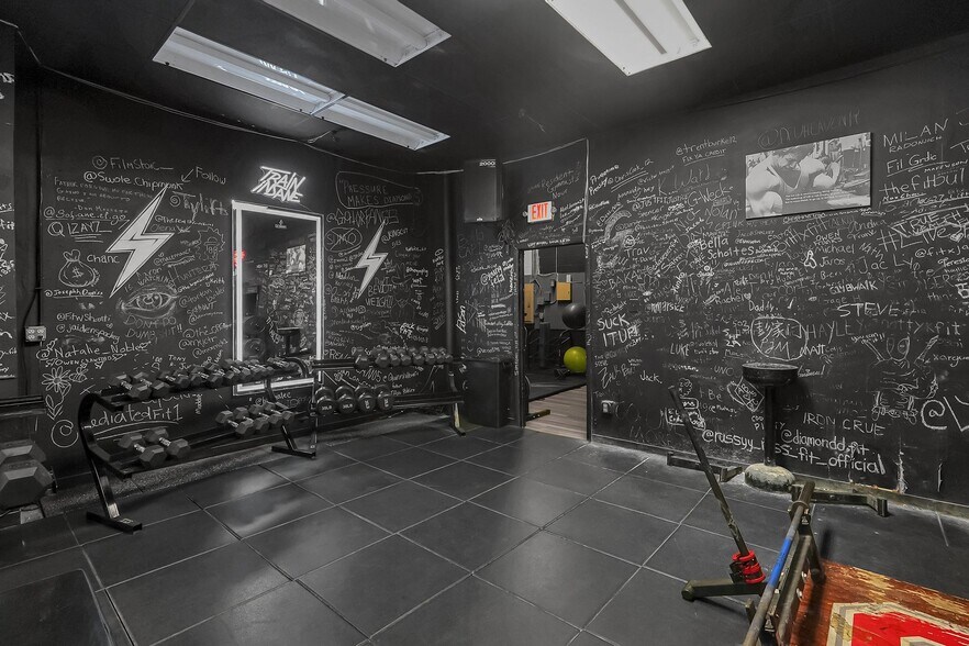 More Photos Of 2840-2848 N High St, Columbus General Retail For Sale