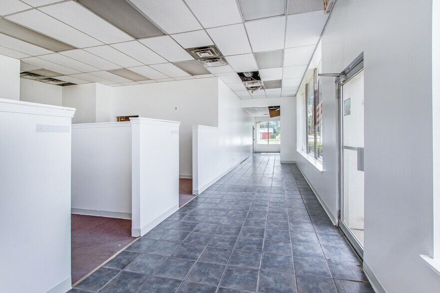 More Photos Of 600 N Clark St, Albion Auto Dealership For Sale