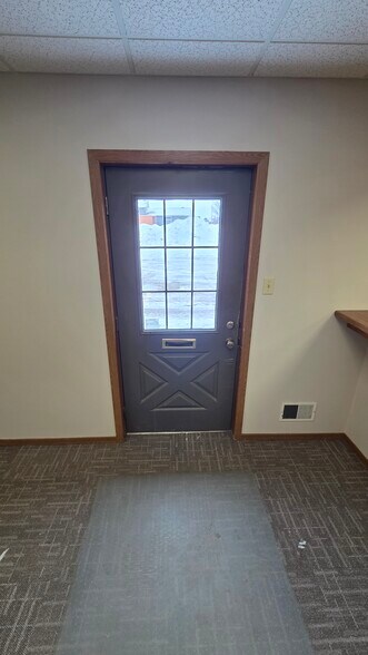 Primary Photo Of 1710 Lincoln Ave, Spirit Lake Office For Lease