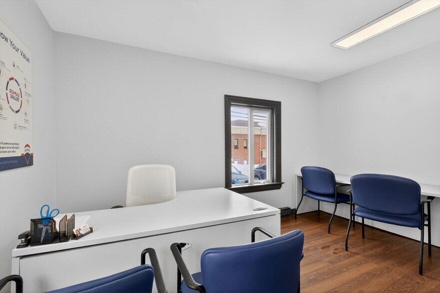 More Photos Of 120 Champlain Rue, Dieppe Office For Sale