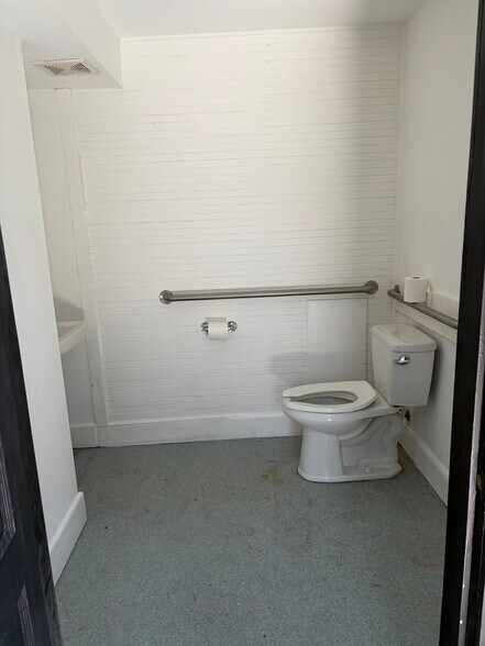 More Photos Of 155 Main St W, Monmouth Storefront For Lease