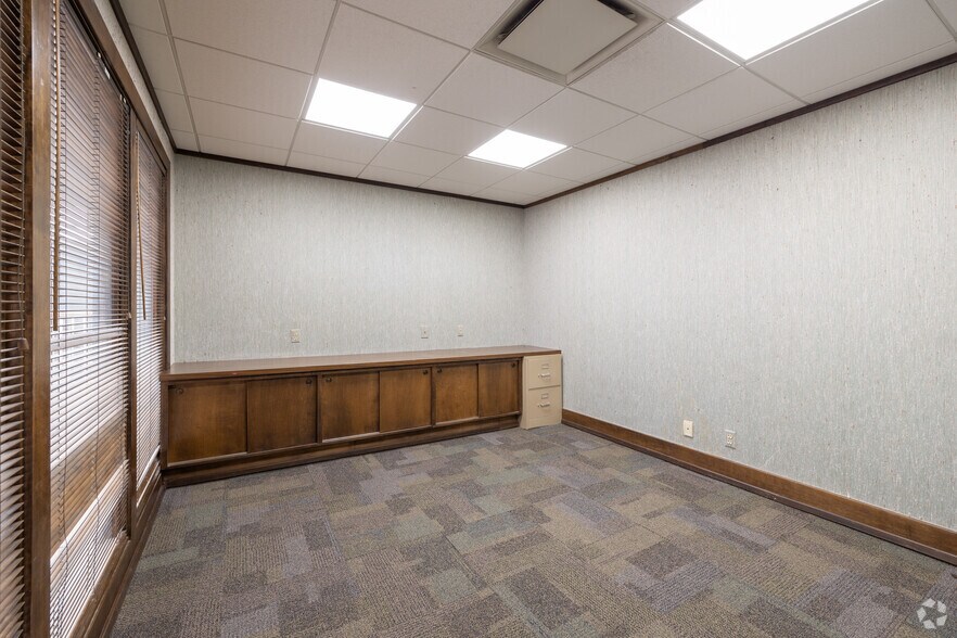 More Photos Of 800 Broadway St, San Antonio Office For Lease