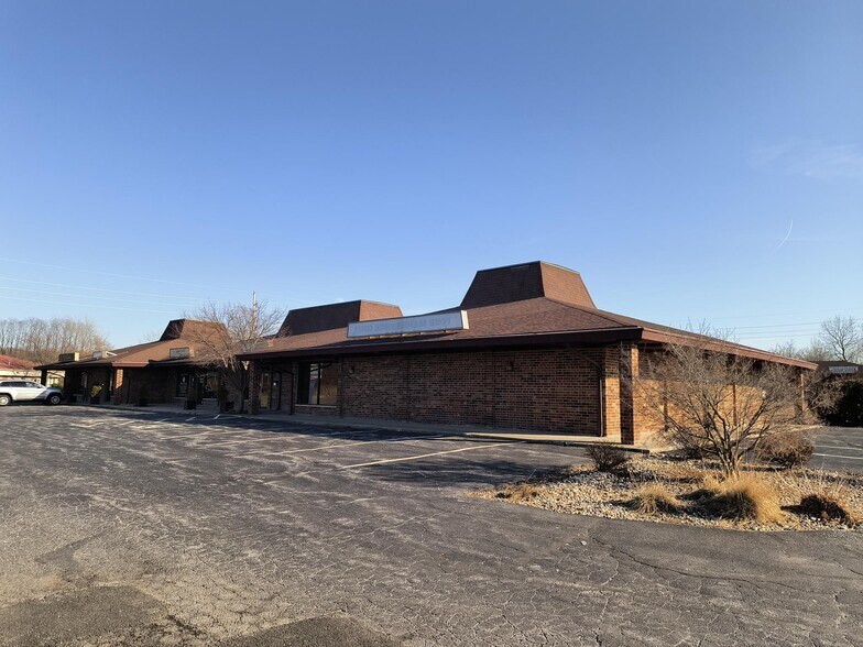 More Photos Of 8111 E 109th Ave, Crown Point Storefront Retail Office For Lease