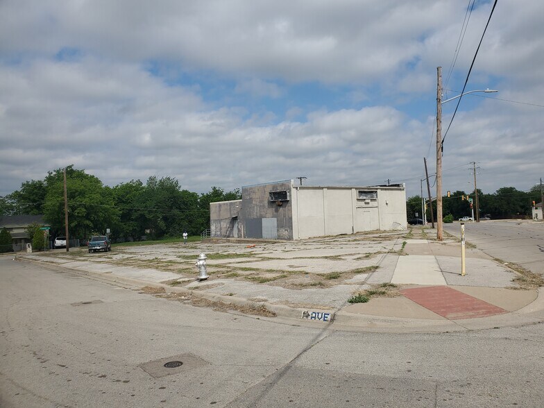 More Photos Of 804 Nashville Ave, Fort Worth Freestanding For Sale