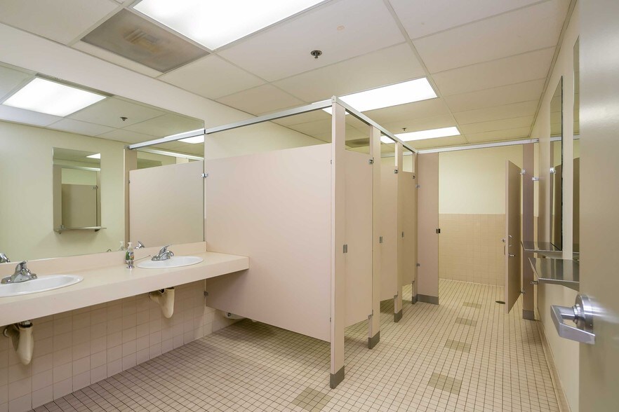 More Photos Of 2417 Beverly Blvd, Los Angeles Office For Lease