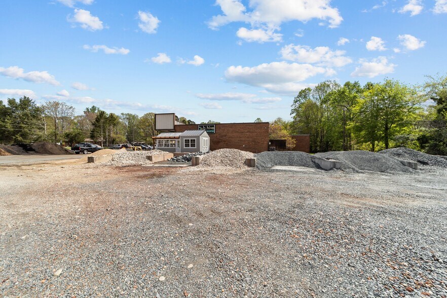 More Photos Of 110 E Wall St, Rural Hall Garden Center For Sale