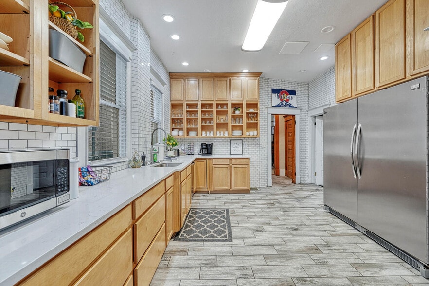 More Photos Of 6 Boulder Crescent St, Colorado Springs Hotel For Sale
