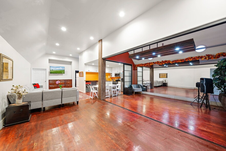 More Photos Of 23201 Orange Ave, Lake Forest Flex For Sale