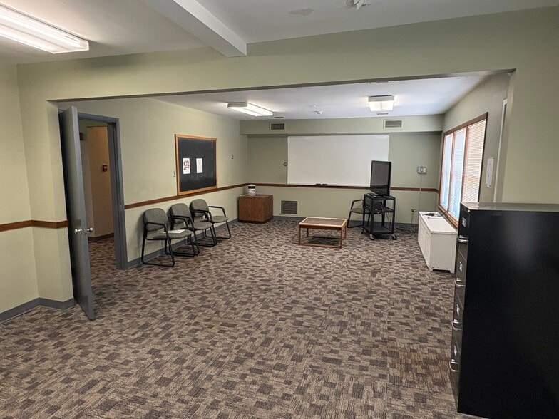 More Photos Of 411 W Division St, Manteno Flex For Sale