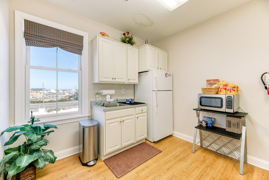 More Photos Of 3210 N Croatan Hwy, Kill Devil Hills Office Residential For Sale