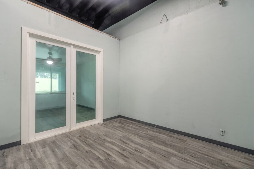 More Photos Of 719 N Ridgewood Ave, Daytona Beach General Retail For Sale