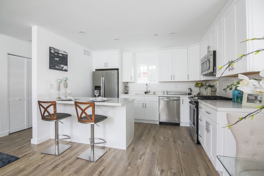 More Photos Of 402 Pacific St, Santa Monica Apartments For Sale