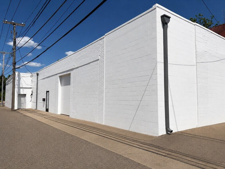 More Photos Of 304-318 N Wooster Ave, Dover Flex For Lease