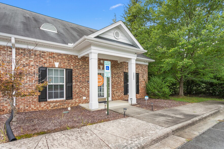 Primary Photo Of 2802 Eric Ln, Burlington Office For Lease