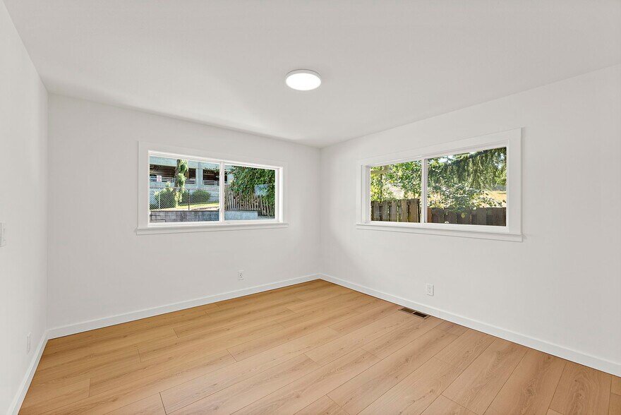 More Photos Of 1415 2nd St SE, Puyallup Assisted Living For Sale