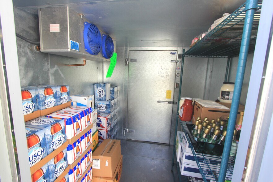 More Photos Of W3239 Dundas Rd, Kaukauna Bar For Sale