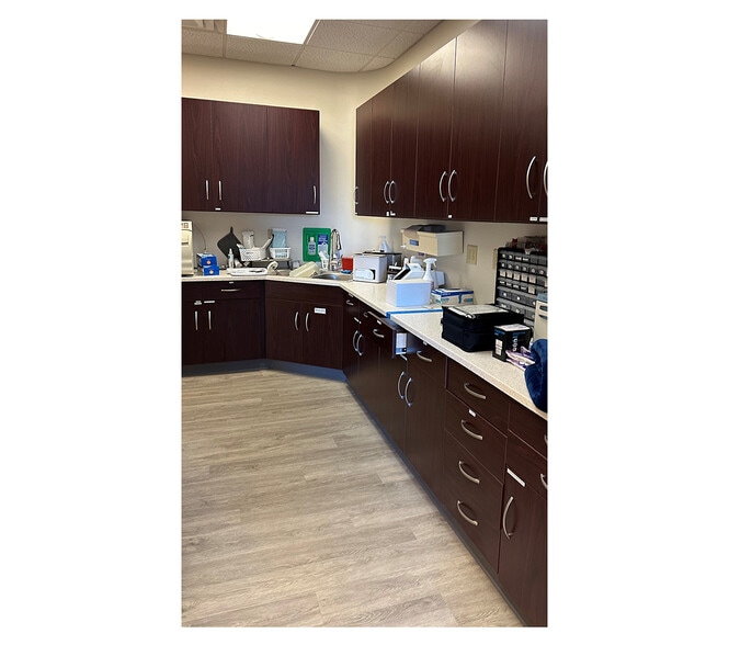 More Photos Of 2848 Cottage Grove Rd, Cottage Grove Medical For Lease