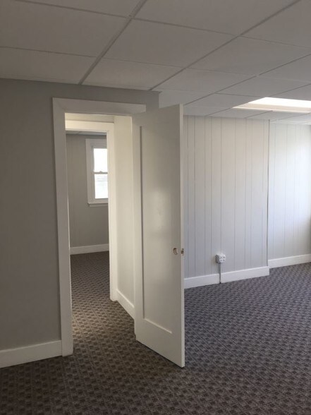 More Photos Of 88 Lakedale Dr, Lawrenceville Office For Lease