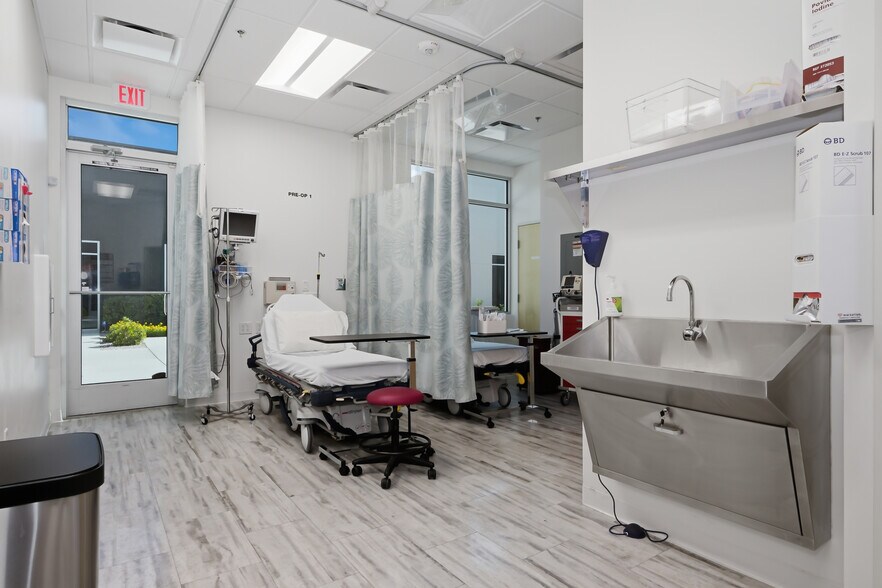 More Photos Of 5864 S Durango Dr, Las Vegas Medical For Sale
