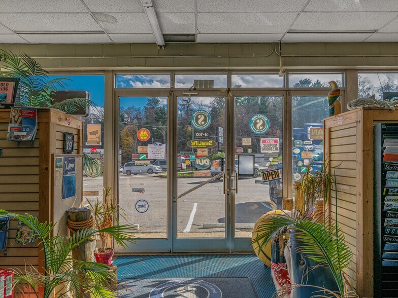 More Photos Of 1141 Patton Ave, Asheville Freestanding For Lease