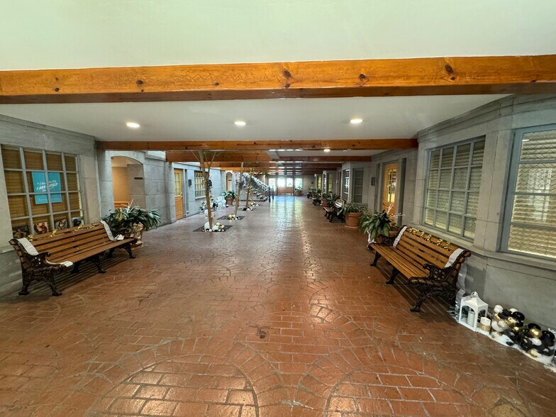 More Photos Of 1554 S Sepulveda Blvd, Los Angeles Office For Lease