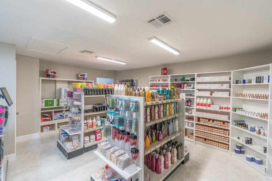 More Photos Of 2700 Evans Ave, Fort Myers Light Manufacturing For Sale