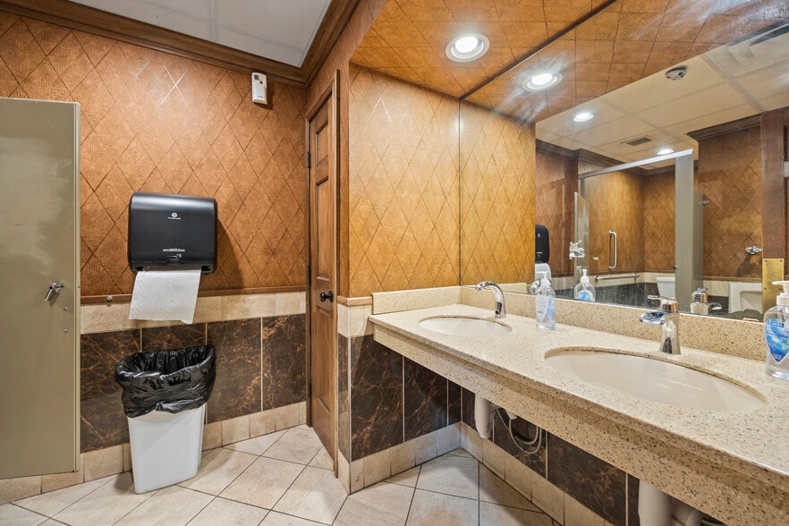 More Photos Of 4415 Liberty Ave, Vermilion General Retail For Sale