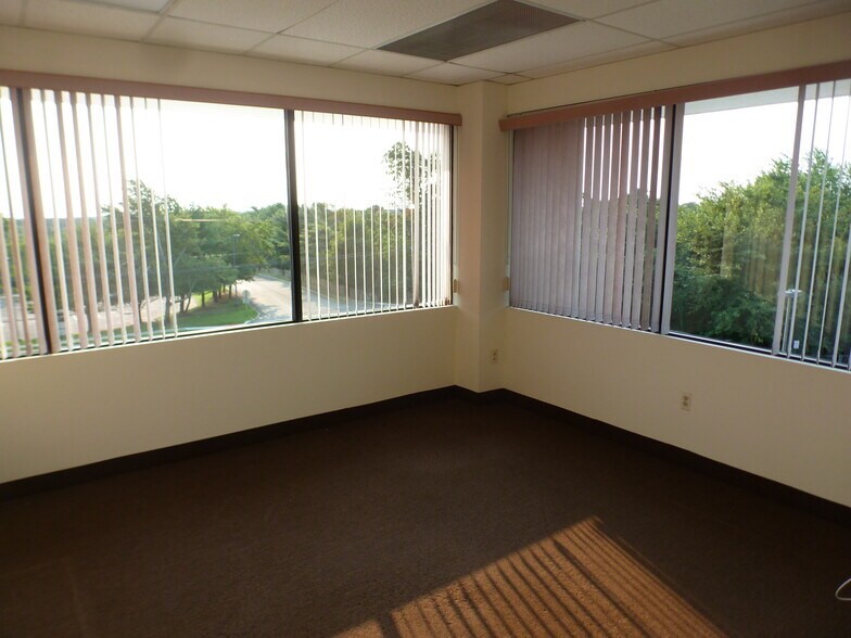 More Photos Of 1415 Hooper Ave, Toms River Office For Lease