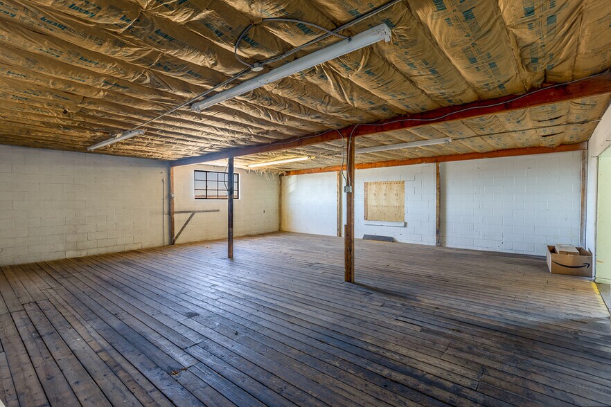 More Photos Of 27 S Broadway, Cortez Flex For Sale