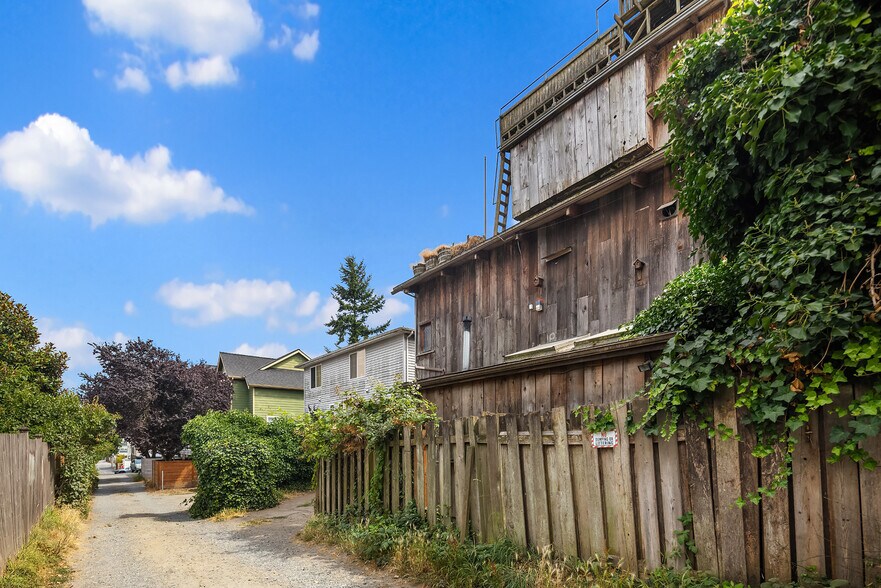 More Photos Of 652 NW 85th St, Seattle Apartments For Sale