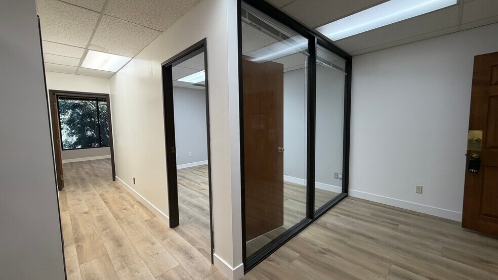 More Photos Of 30423 Canwood St, Agoura Hills Office For Sale