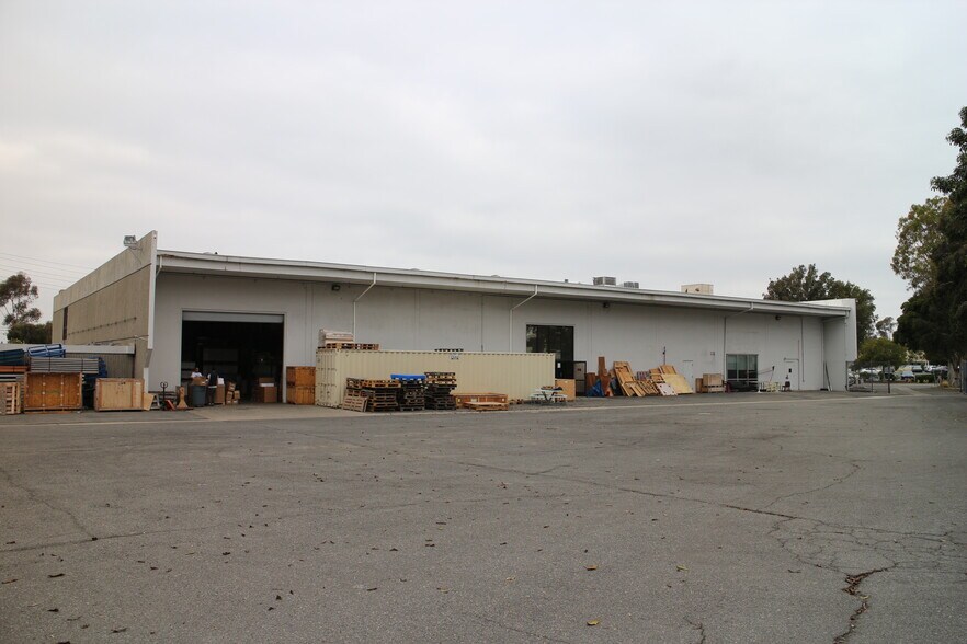 More Photos Of 17550 Gillette Ave, Irvine Manufacturing For Sale