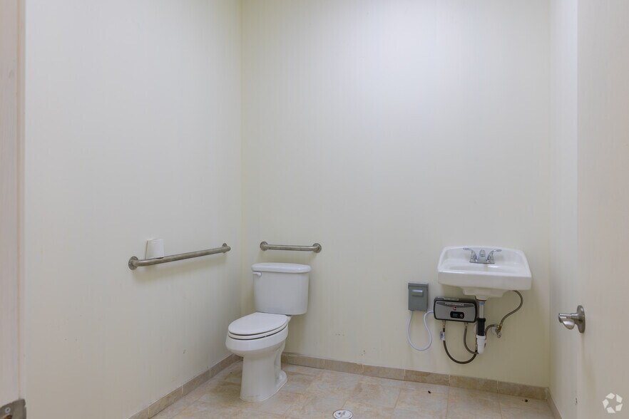 More Photos Of 10130 Grant Rd, Houston Unknown For Lease