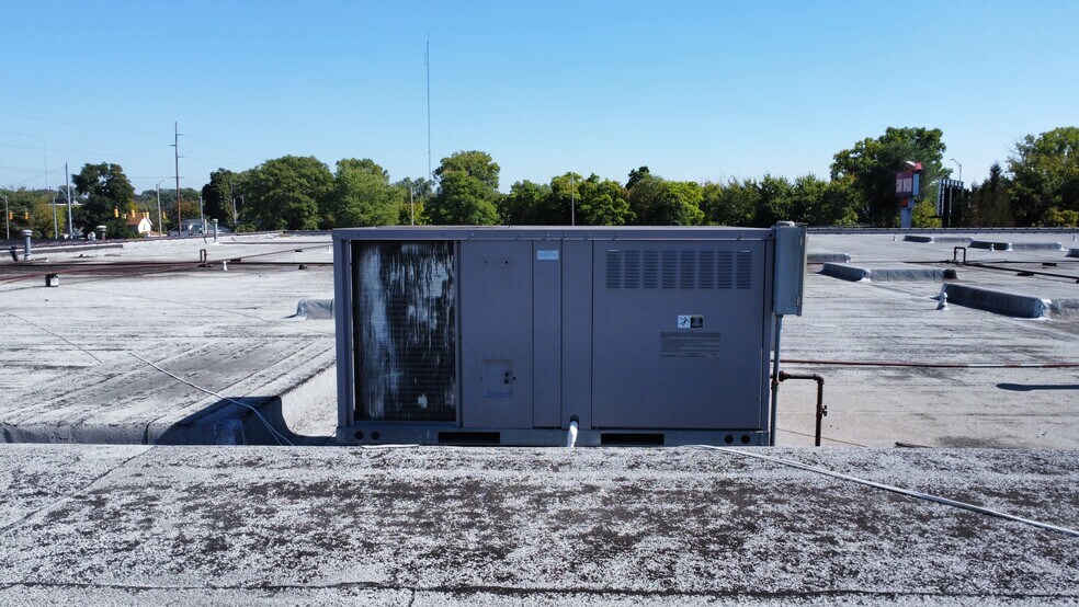 More Photos Of 1121 River St, Lansing Distribution For Lease