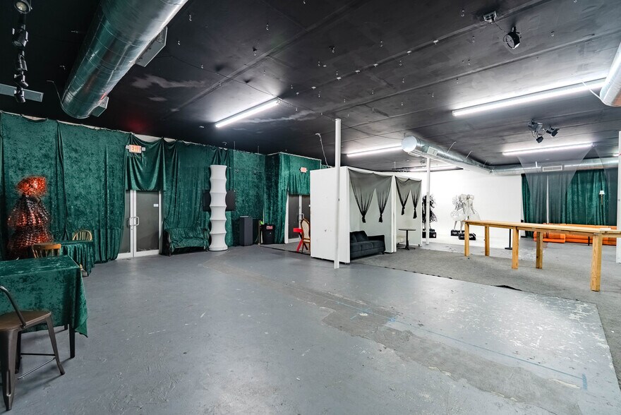 More Photos Of 702 NW 5th Ave, Miami Freestanding For Lease