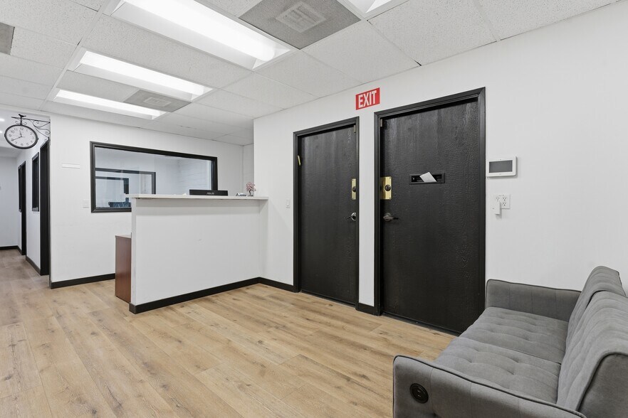 More Photos Of 18522 Gresham St, Northridge Warehouse For Sale