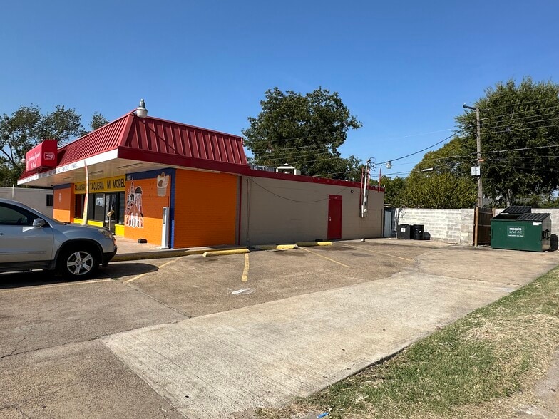 More Photos Of 1821 Crestridge Dr, Mesquite Freestanding For Sale