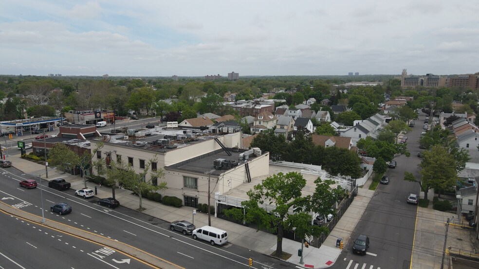 Primary Photo Of 8015 164th St, Jamaica Medical For Lease