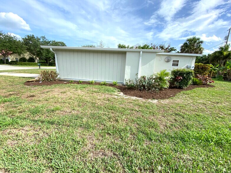 More Photos Of 1985 31st Ave, Vero Beach Office For Sale