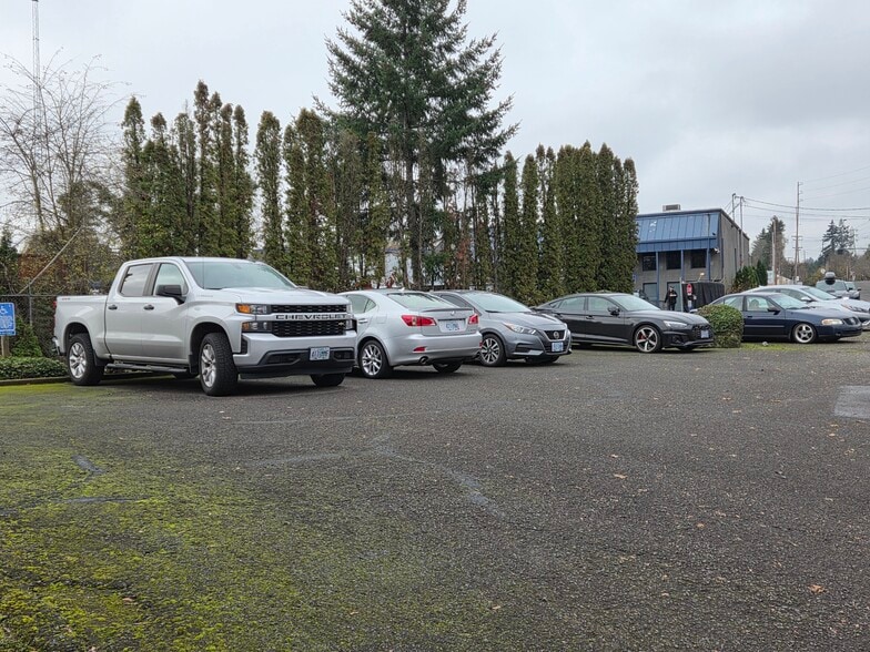More Photos Of 1976 SE Ochoco St, Milwaukie Office For Lease