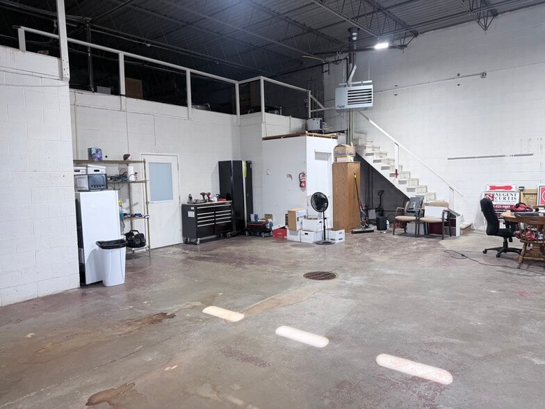 More Photos Of 516 E Broadway St, Bradley Office For Sale