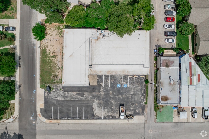 More Photos Of 910 Manor Dr, San Antonio Storefront For Lease