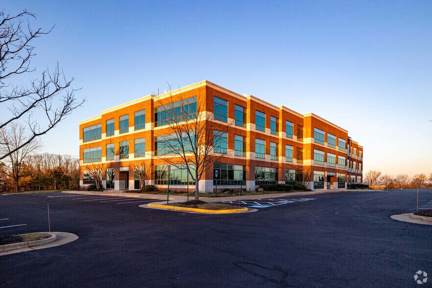 More Photos Of 21335 Signal Hill Plaza, Sterling Office For Lease