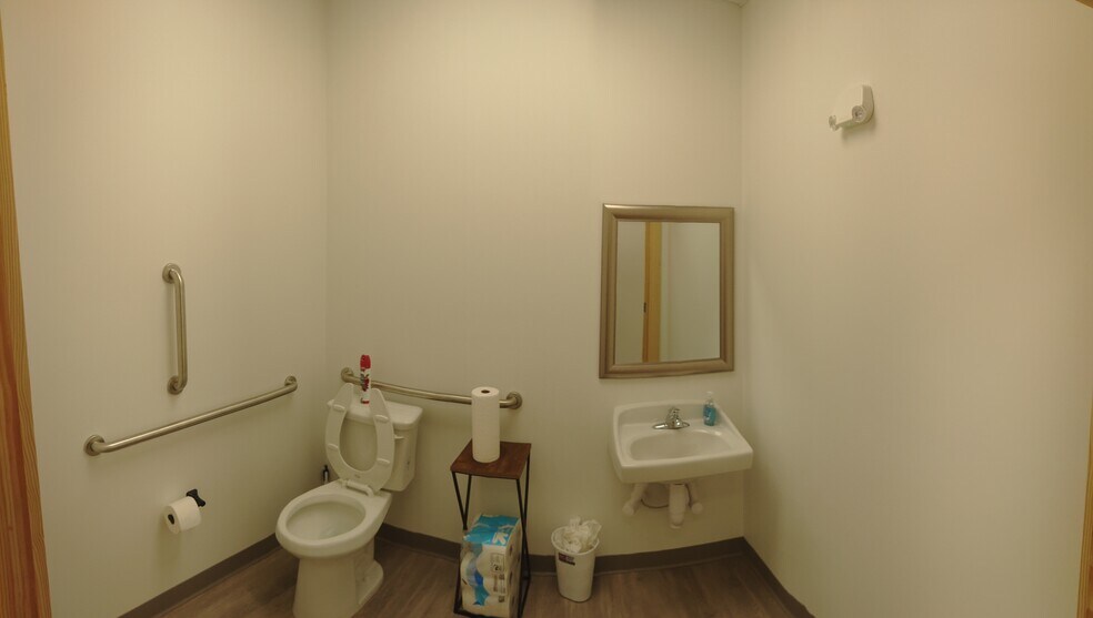 More Photos Of 4300 Mackinnon Industrial Pky, Mobile Distribution For Lease