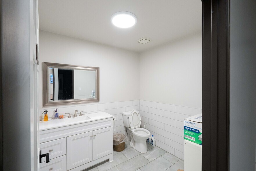 More Photos Of 1436 N Hundley St, Anaheim Warehouse For Sale