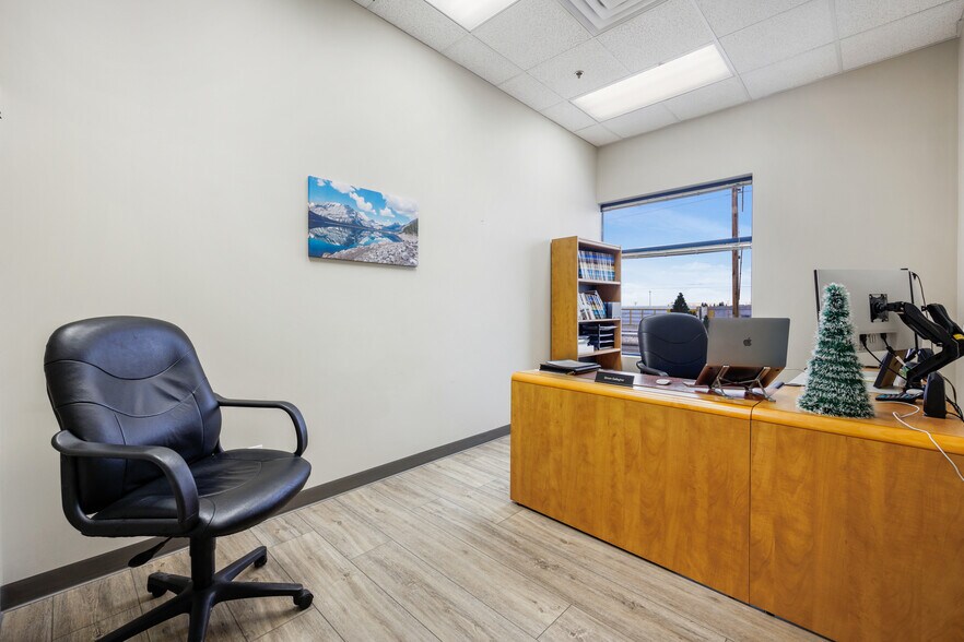 More Photos Of 4999 43rd St SE, Calgary Light Distribution For Sale