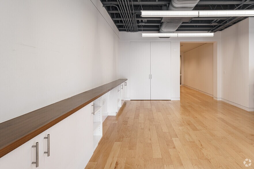 More Photos Of 70 Royal Poinciana Plz, Palm Beach Unknown For Lease