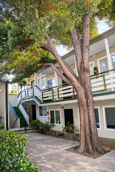 More Photos Of 1810 E 25th St, Oakland Apartments For Sale