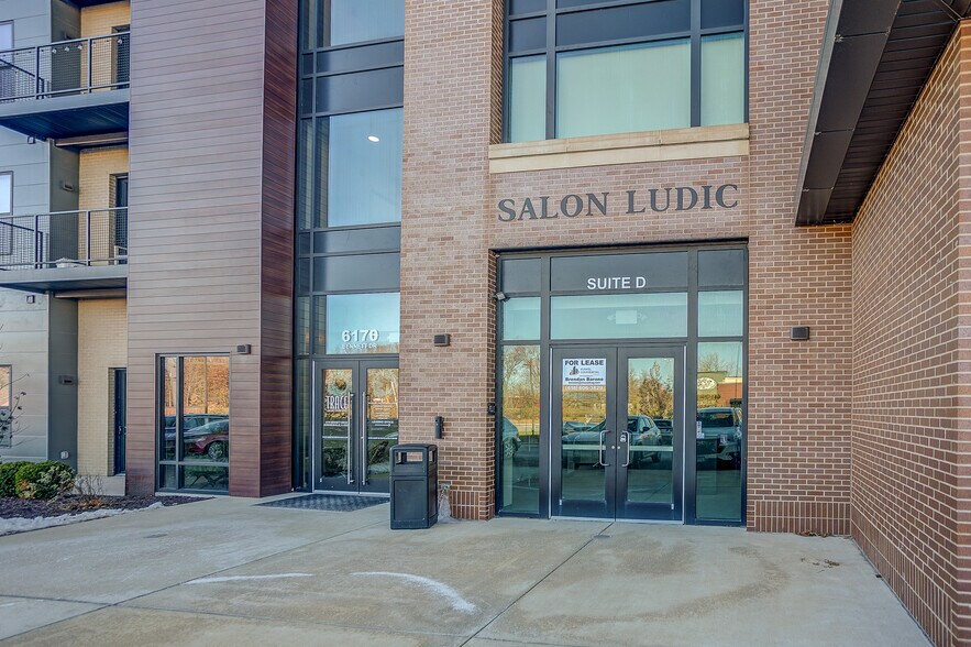 More Photos Of 6170 Bennett Dr, Edwardsville General Retail For Lease